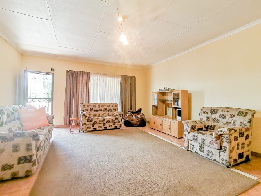 7 Bedroom Property for Sale in Parklands Western Cape